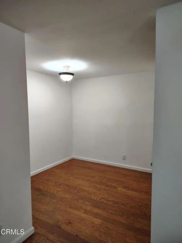 18307 Burbank 51, Tarzana, CA 91356