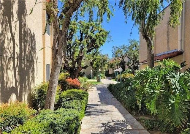 18307 Burbank 51, Tarzana, CA 91356