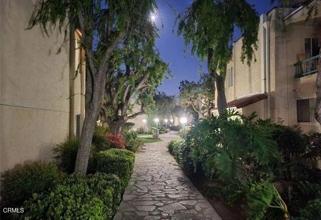 18307 Burbank 51, Tarzana, CA 91356