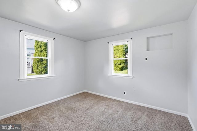 906 KINGSMAN RD, Upper Chichester, PA 19061