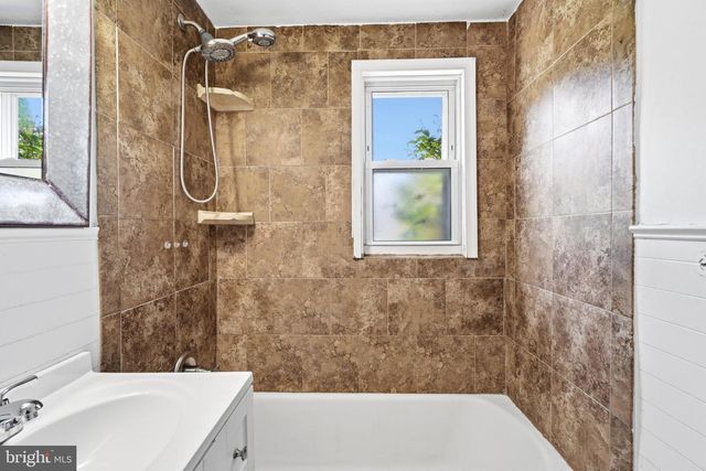 906 KINGSMAN RD, Upper Chichester, PA 19061