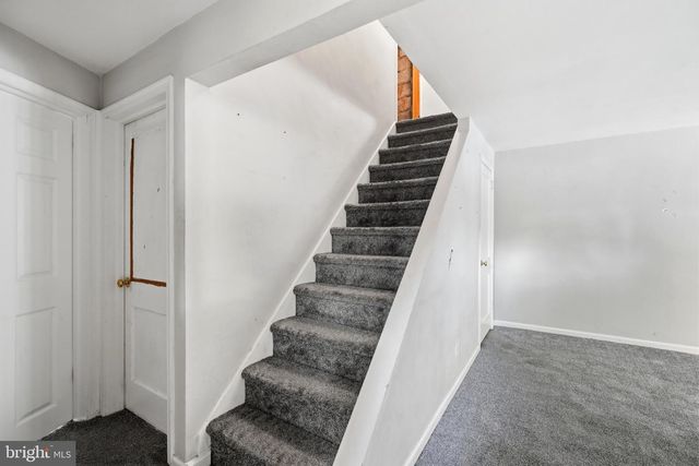 906 KINGSMAN RD, Upper Chichester, PA 19061