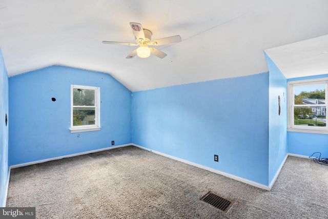 906 KINGSMAN RD, Upper Chichester, PA 19061