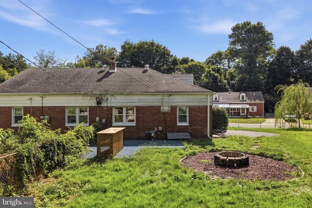 906 KINGSMAN RD, Upper Chichester, PA 19061