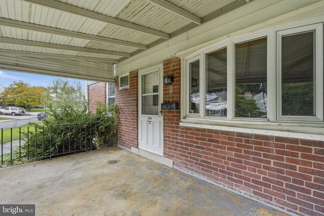 906 KINGSMAN RD, Upper Chichester, PA 19061