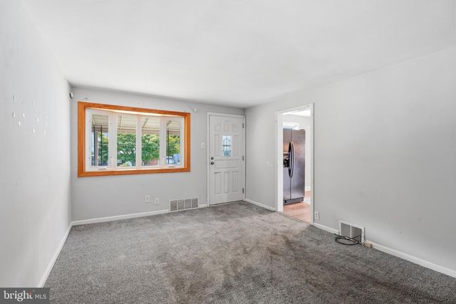 906 KINGSMAN RD, Upper Chichester, PA 19061