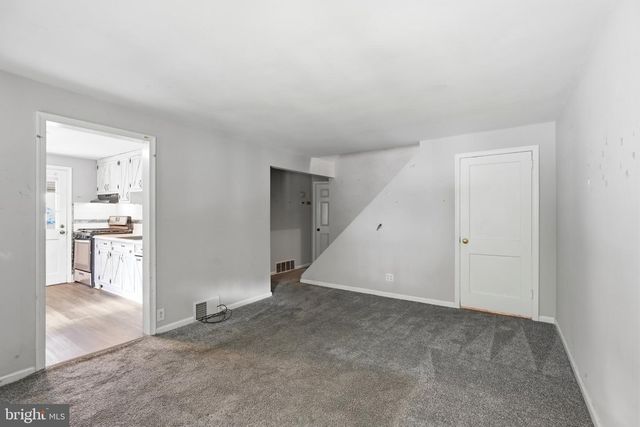906 KINGSMAN RD, Upper Chichester, PA 19061