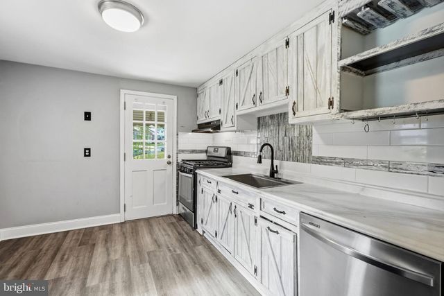 906 KINGSMAN RD, Upper Chichester, PA 19061