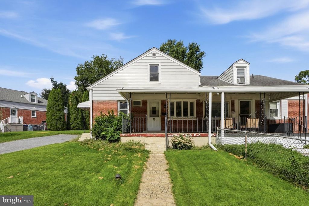 906 KINGSMAN RD, Upper Chichester, PA 19061