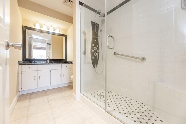 15 Greenway Plaza 5C, Houston, TX 77046