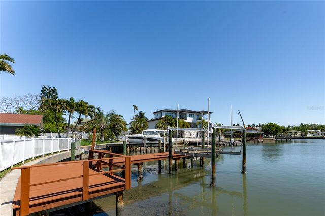 405 BUTTONWOOD LANE, Largo, FL 33770