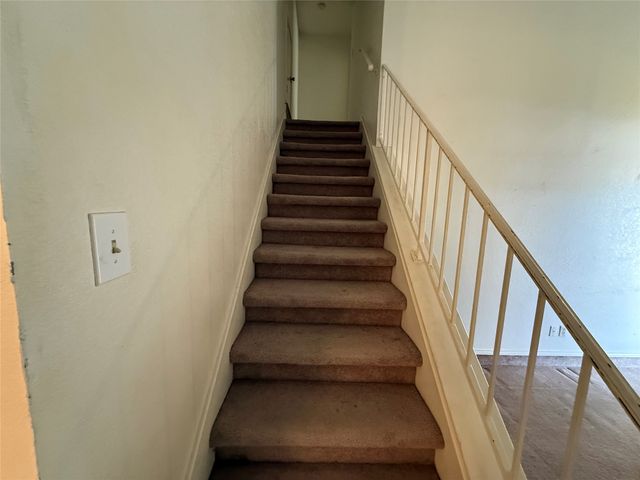 6011 Parkmeadow Drive, Arlington, TX 76018