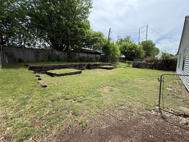 6011 Parkmeadow Drive, Arlington, TX 76018