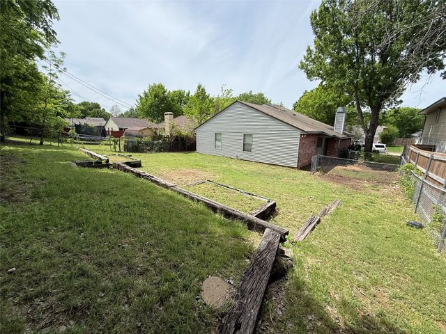 6011 Parkmeadow Drive, Arlington, TX 76018