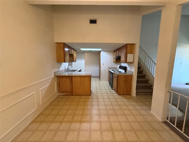 6011 Parkmeadow Drive, Arlington, TX 76018