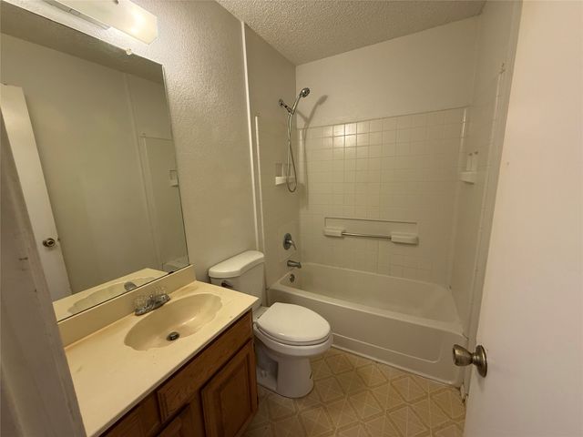 6011 Parkmeadow Drive, Arlington, TX 76018