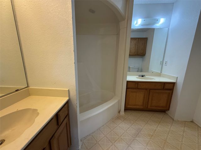 6011 Parkmeadow Drive, Arlington, TX 76018