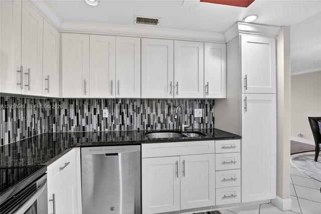 6600 Cypress Rd 504, Plantation, FL 33317
