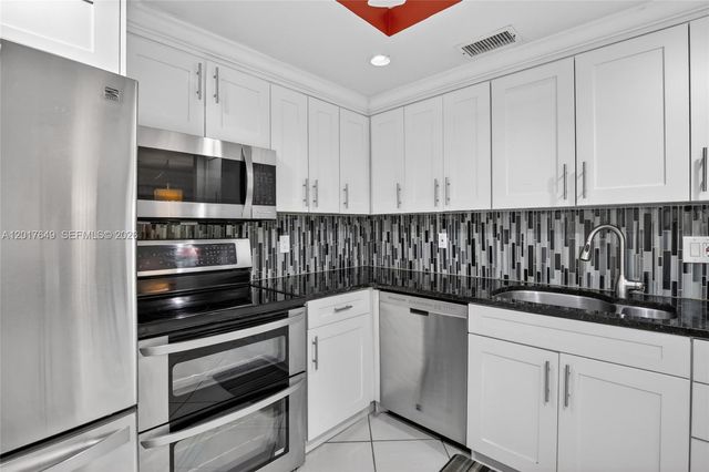 6600 Cypress Rd 504, Plantation, FL 33317