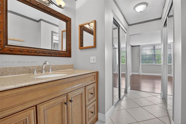 6600 Cypress Rd 504, Plantation, FL 33317