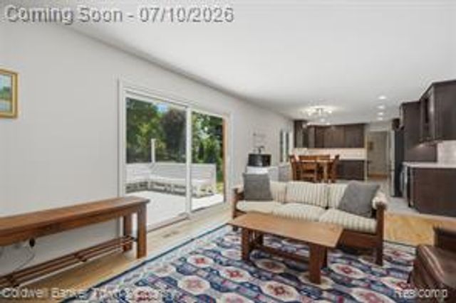 4301 Macqueen Drive, West Bloomfield, MI 48323