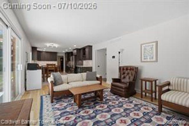 4301 Macqueen Drive, West Bloomfield, MI 48323