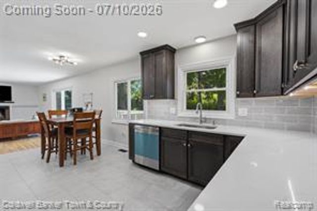 4301 Macqueen Drive, West Bloomfield, MI 48323