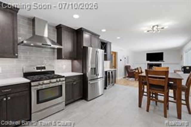 4301 Macqueen Drive, West Bloomfield, MI 48323