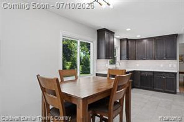 4301 Macqueen Drive, West Bloomfield, MI 48323