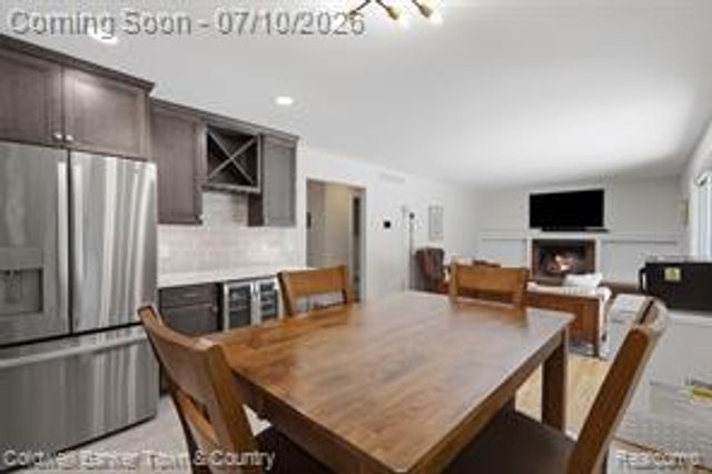 4301 Macqueen Drive, West Bloomfield, MI 48323