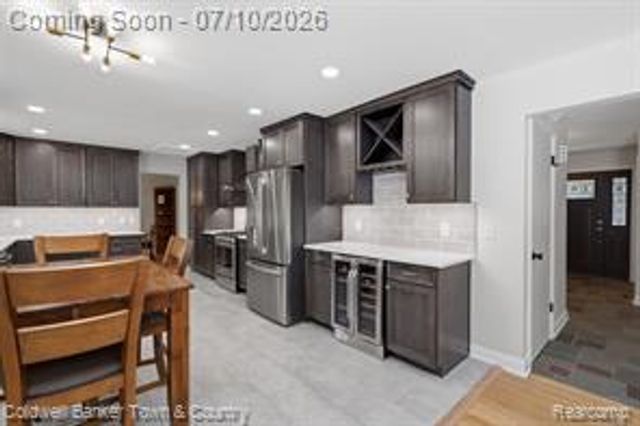 4301 Macqueen Drive, West Bloomfield, MI 48323