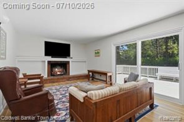 4301 Macqueen Drive, West Bloomfield, MI 48323