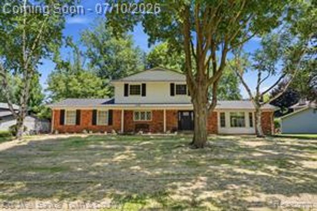 4301 Macqueen Drive, West Bloomfield, MI 48323