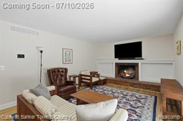 4301 Macqueen Drive, West Bloomfield, MI 48323