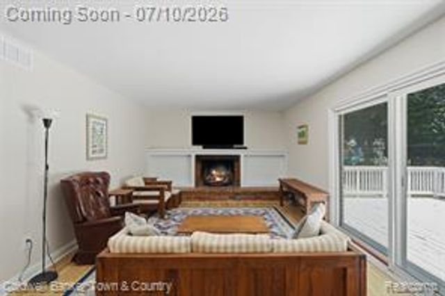 4301 Macqueen Drive, West Bloomfield, MI 48323