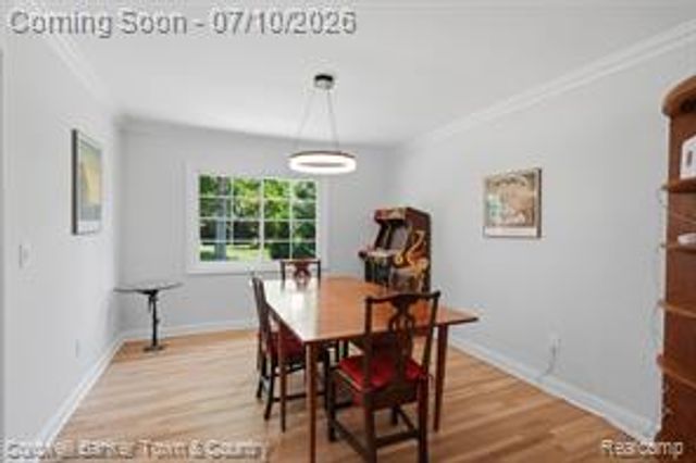 4301 Macqueen Drive, West Bloomfield, MI 48323