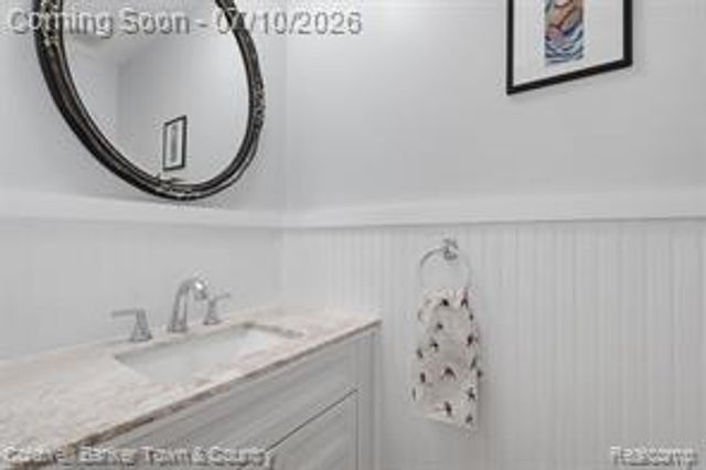 4301 Macqueen Drive, West Bloomfield, MI 48323