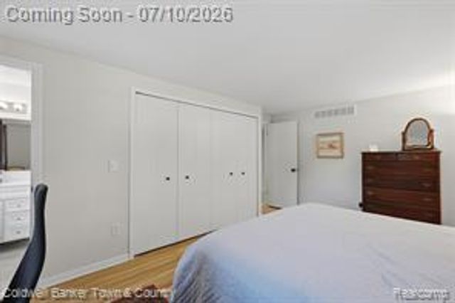 4301 Macqueen Drive, West Bloomfield, MI 48323