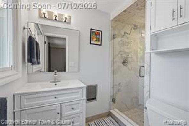 4301 Macqueen Drive, West Bloomfield, MI 48323