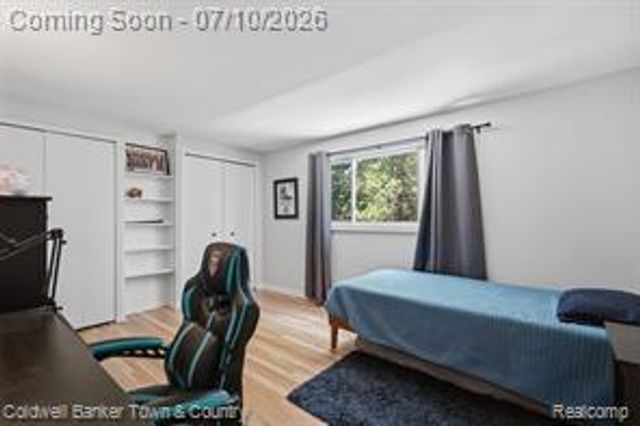 4301 Macqueen Drive, West Bloomfield, MI 48323