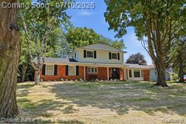 4301 Macqueen Drive, West Bloomfield, MI 48323