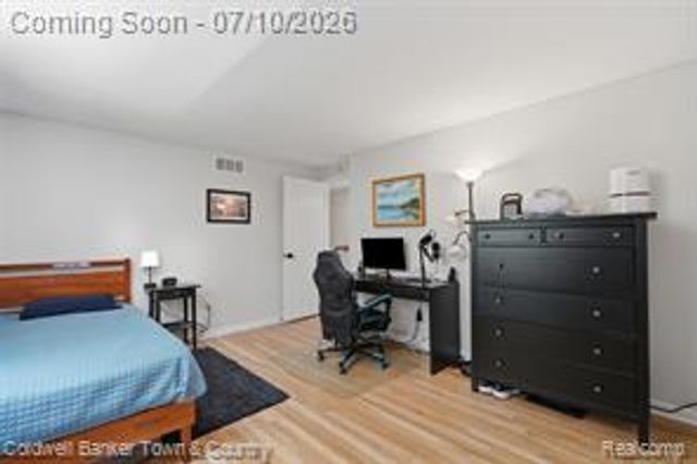 4301 Macqueen Drive, West Bloomfield, MI 48323