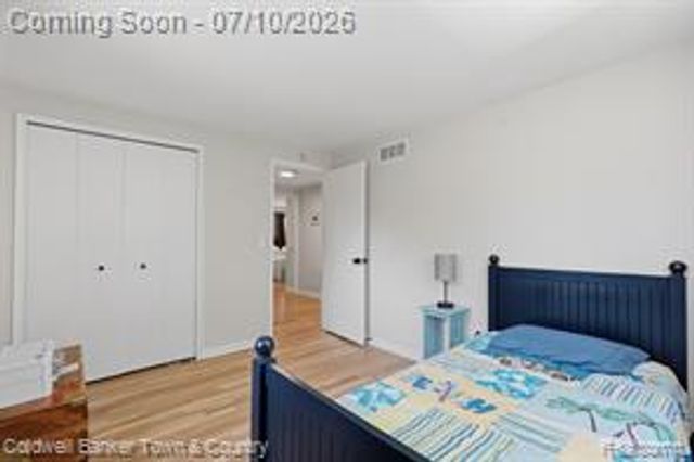 4301 Macqueen Drive, West Bloomfield, MI 48323