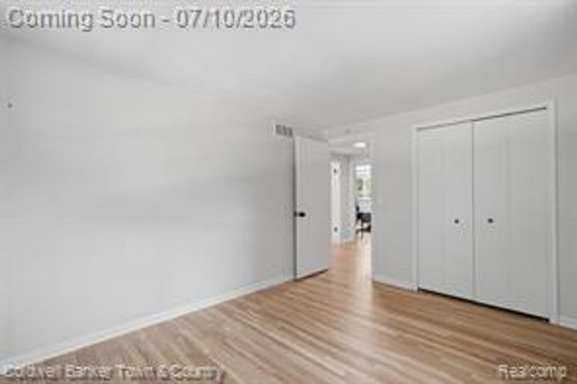 4301 Macqueen Drive, West Bloomfield, MI 48323