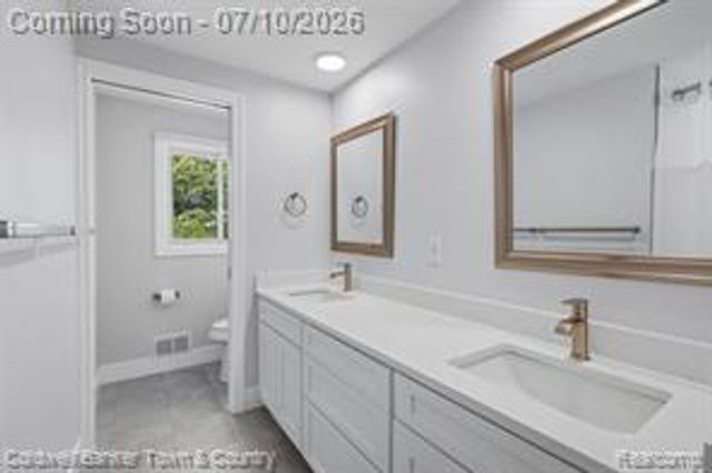 4301 Macqueen Drive, West Bloomfield, MI 48323