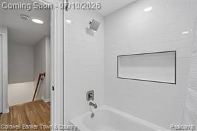 4301 Macqueen Drive, West Bloomfield, MI 48323