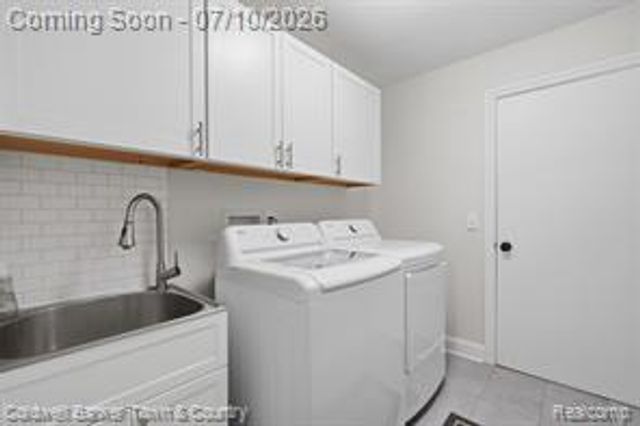 4301 Macqueen Drive, West Bloomfield, MI 48323