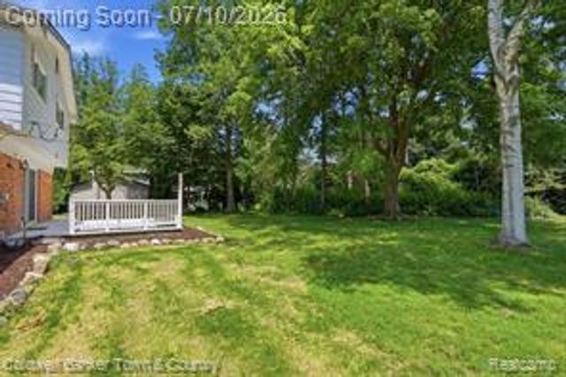 4301 Macqueen Drive, West Bloomfield, MI 48323