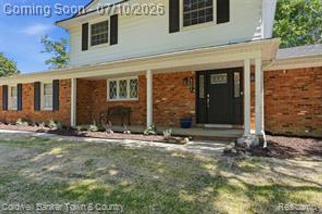4301 Macqueen Drive, West Bloomfield, MI 48323