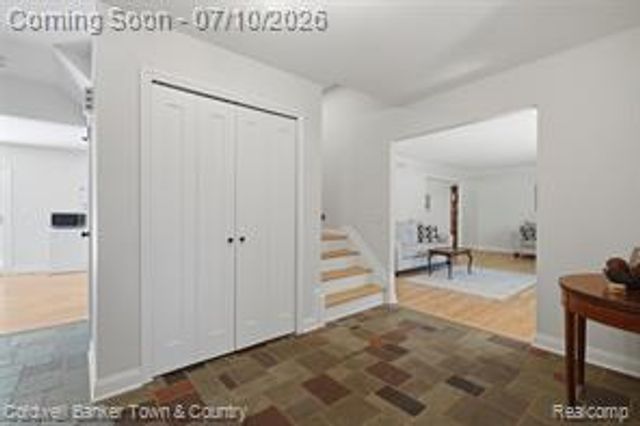 4301 Macqueen Drive, West Bloomfield, MI 48323